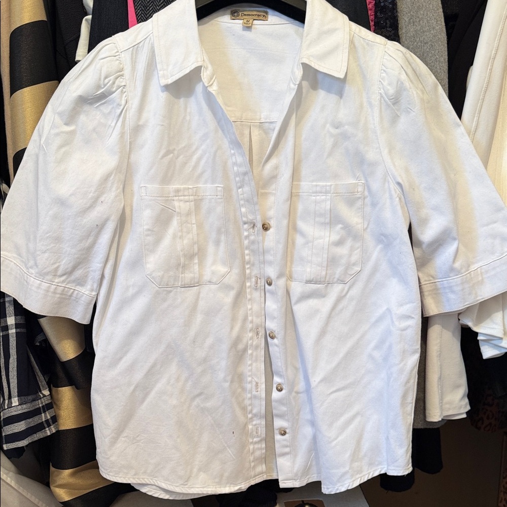 Democracy White Button-Front Short-Sleeve Shirt